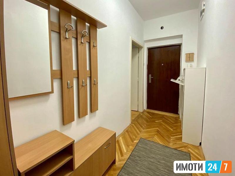 Се продава трособен стан 75м2Бит Пазар