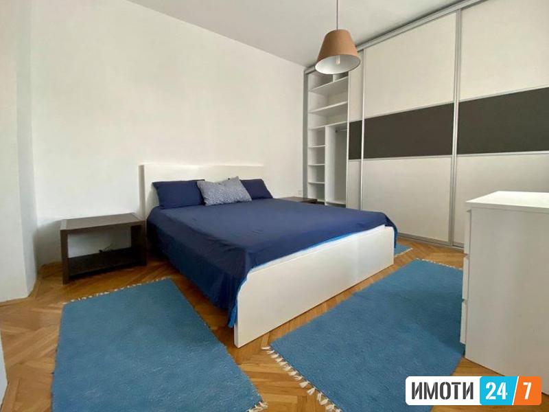 Се продава трособен стан 75м2Бит Пазар