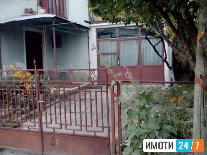 Се продава куќа 300м2Драчево