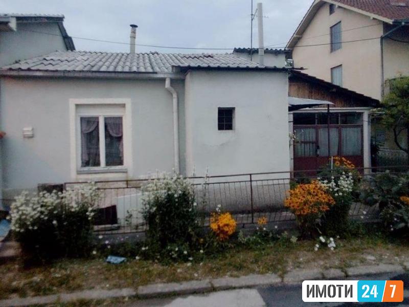 Се продава куќа 300м2Драчево