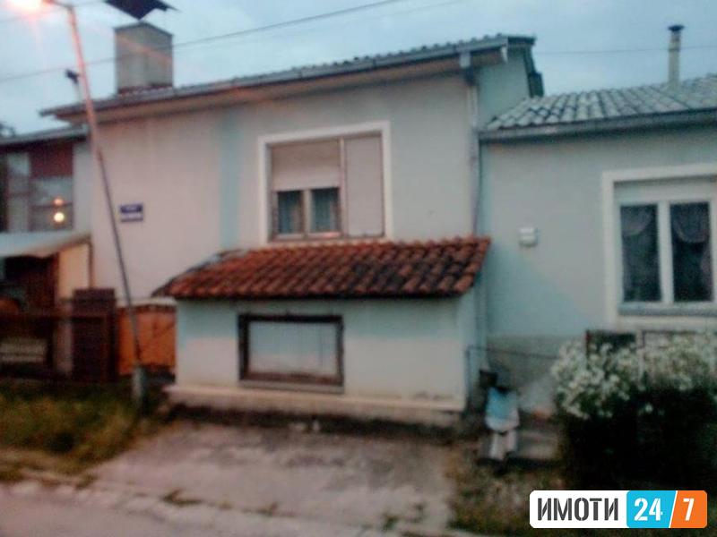 Се продава куќа 300м2Драчево