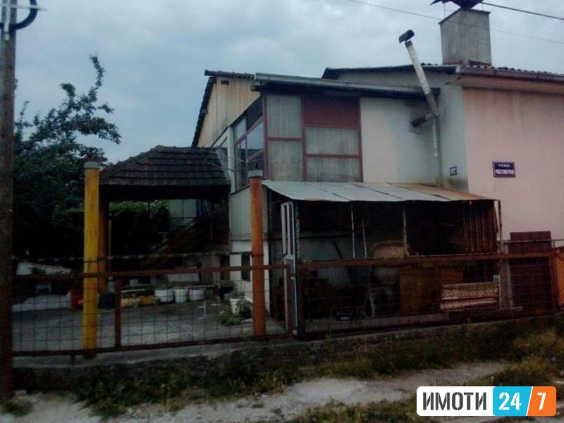 Се продава куќа 300м2Драчево