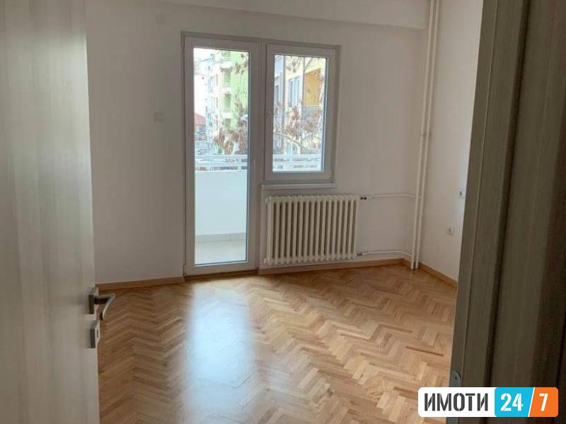 Се издава стан 63м2Центар