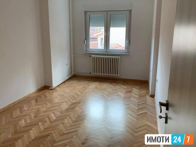 Се издава стан 63м2Центар