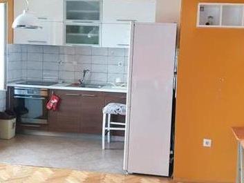 Се продава стан на одлична локација 65м2Центар