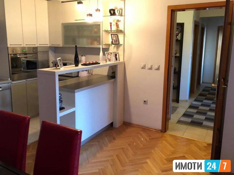 Se prodava prekrasen stan 82m2CENTAR