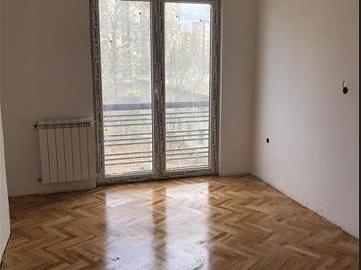 Се продава двособен стан одлична локација 55м2Аеродром